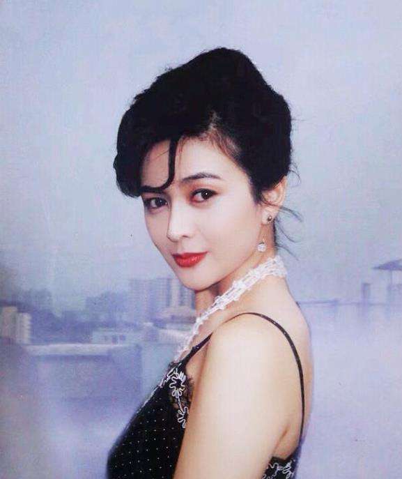 ��ʮ����ľ�ɫ��Ů�������һֱ�������ڣ������عѺ��������