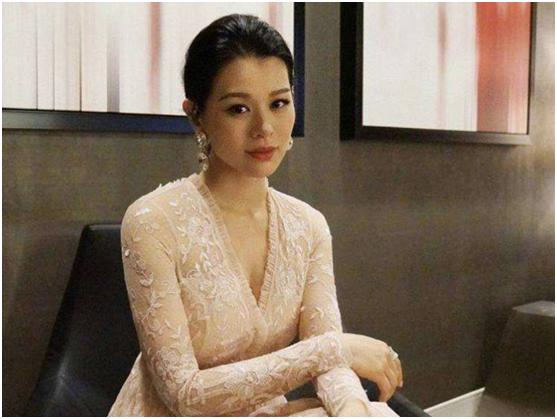 ���Ӷ�����·�����Ǹ۽㼾����ȴ����40����ơ�TVB���Ů�ǡ�