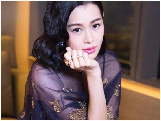 ���Ӷ�����·�����Ǹ۽㼾����ȴ����40����ơ�TVB���Ů�ǡ�